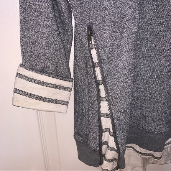 Sweatshirt with zipper detail - Picture 4 of 6